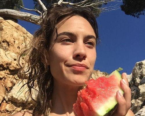 娱乐圈失眠者吃瓜,娱乐圈失眠者深夜吃瓜指南